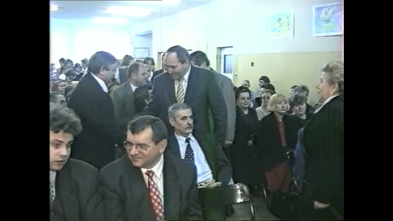 UROCZYSTE OTWARCIE HALI SPORTOWEJ PRZY SZKOLE PODSTAWOWEJ NR 1 W OPATOWIE   (17.12.1998)
