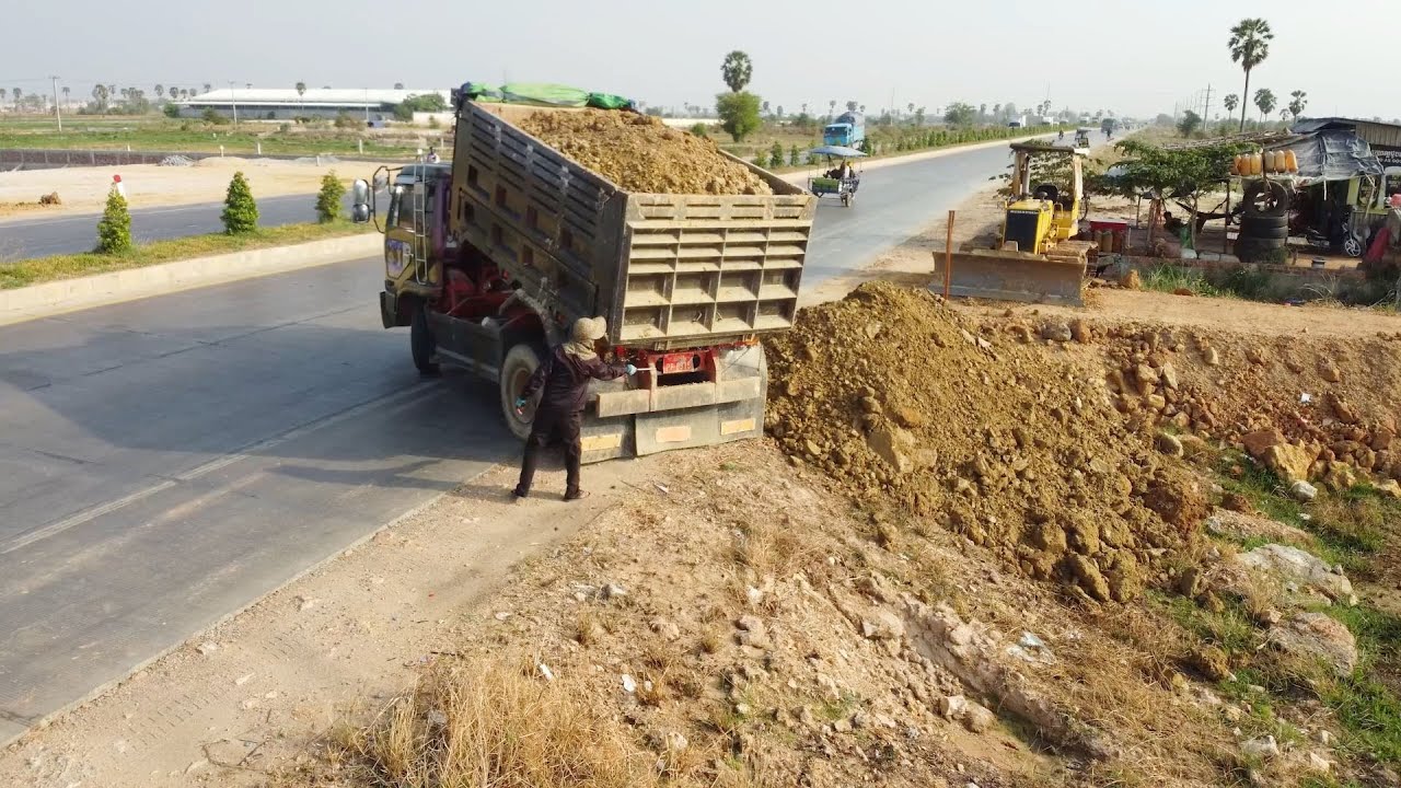Wonderful! 2 Project!! Landfill up Process Fill the soil Dozer D31P KOMATSU​ And Small Dump Truck 5T