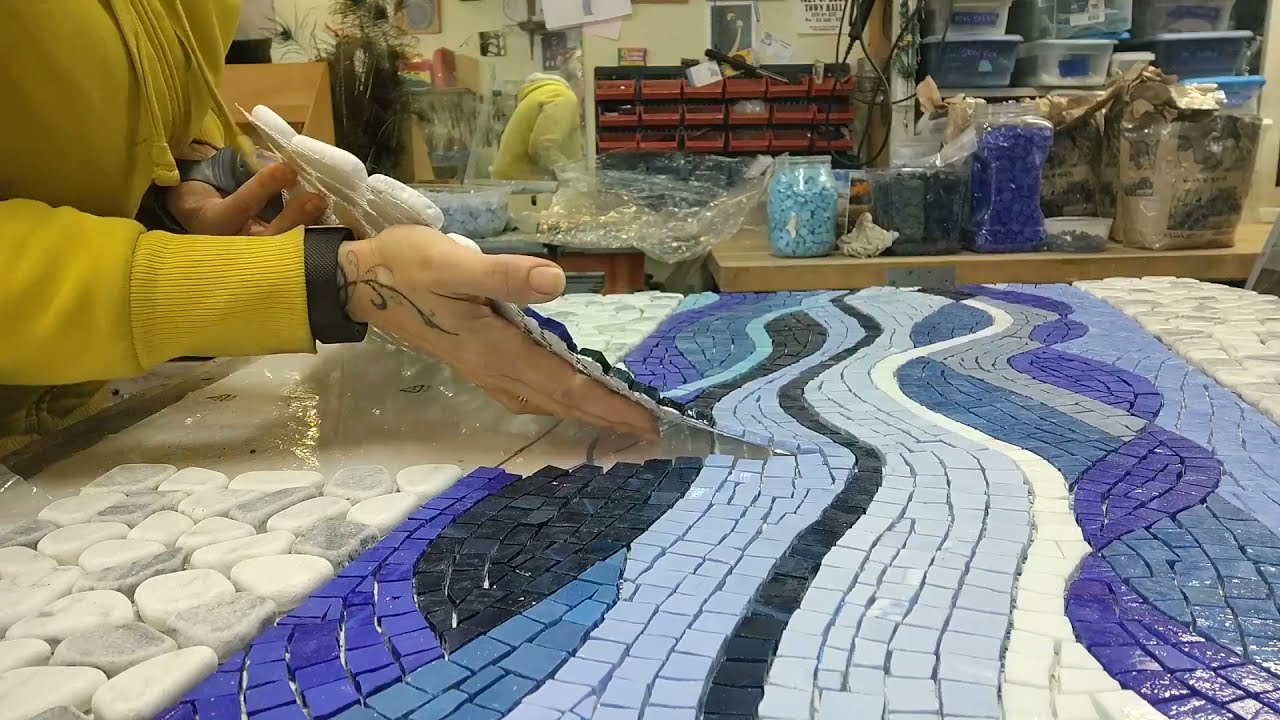 Using fiberglass mesh for large scale mosaic