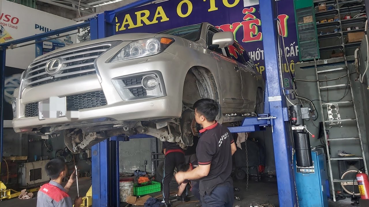 Lexus LX570 bảo trì lớn, tại sao xe 10 tỷ lại dùng phuộc dầu cùi bắp.