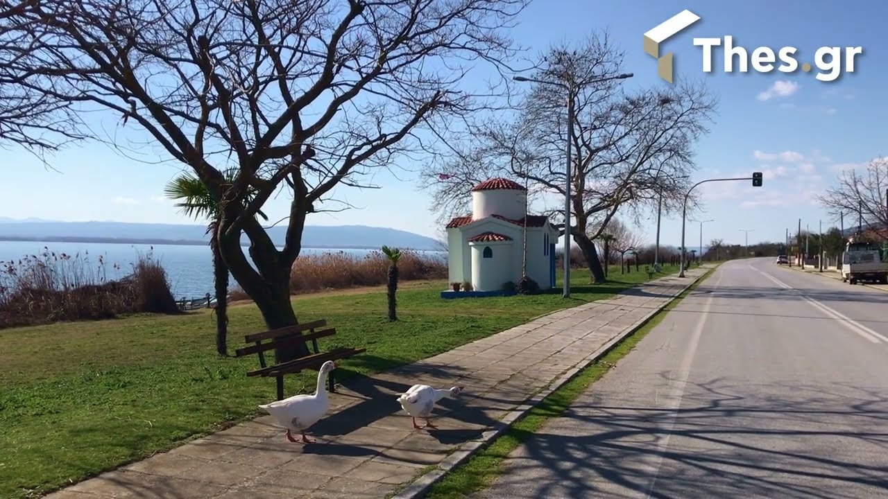 Μικρή Βόλβη: Το παραλίμνιο χωριό με τον σπουδαίο θησαυρό που κρύβει στα νερά της λίμνης