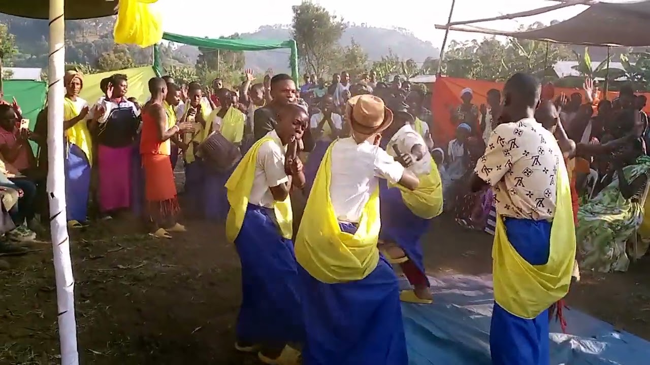 DORE IKINIMBA NANJYE NKABA UMUFANA!!! ABAKUNZI BURUSENGO🤣🤣🤣