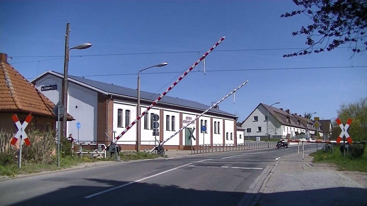 Spoorwegovergang Demmin (D) // Railroad crossing // Bahnübergang