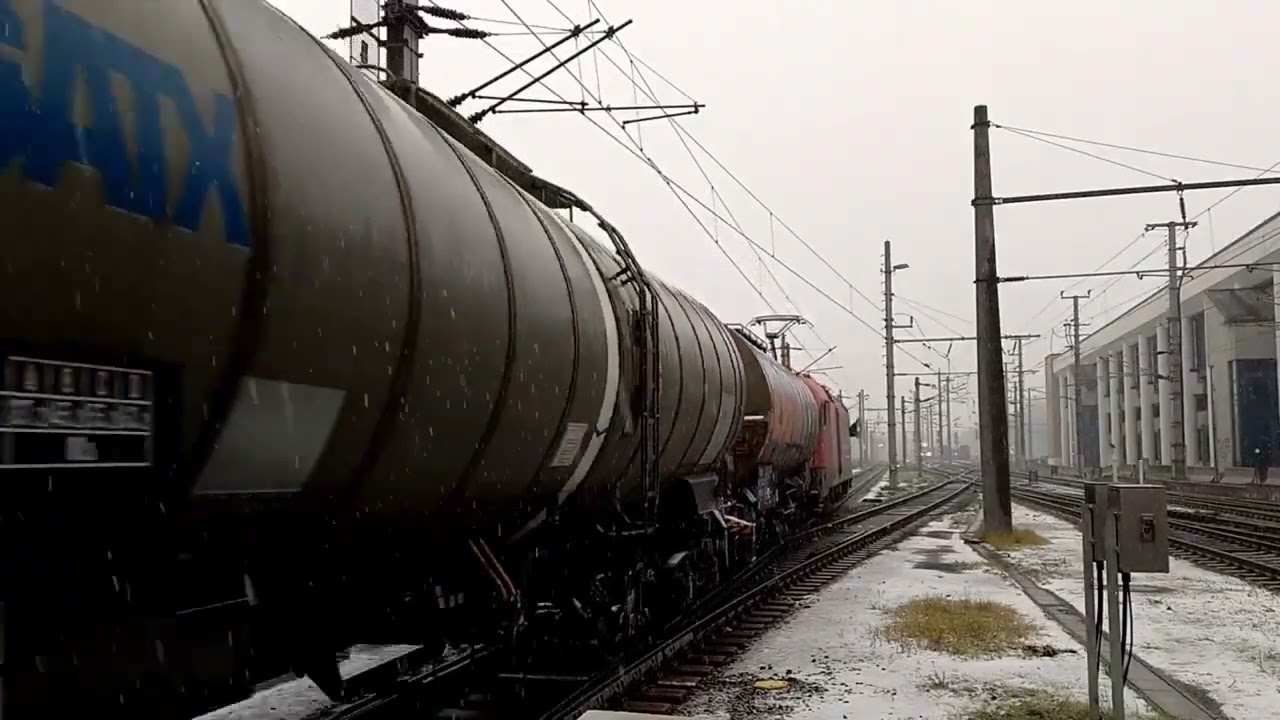 (REPOST) &Ouml;BB 1016 with tank wagons departing with MUSICAL WHEELSLIP!!!