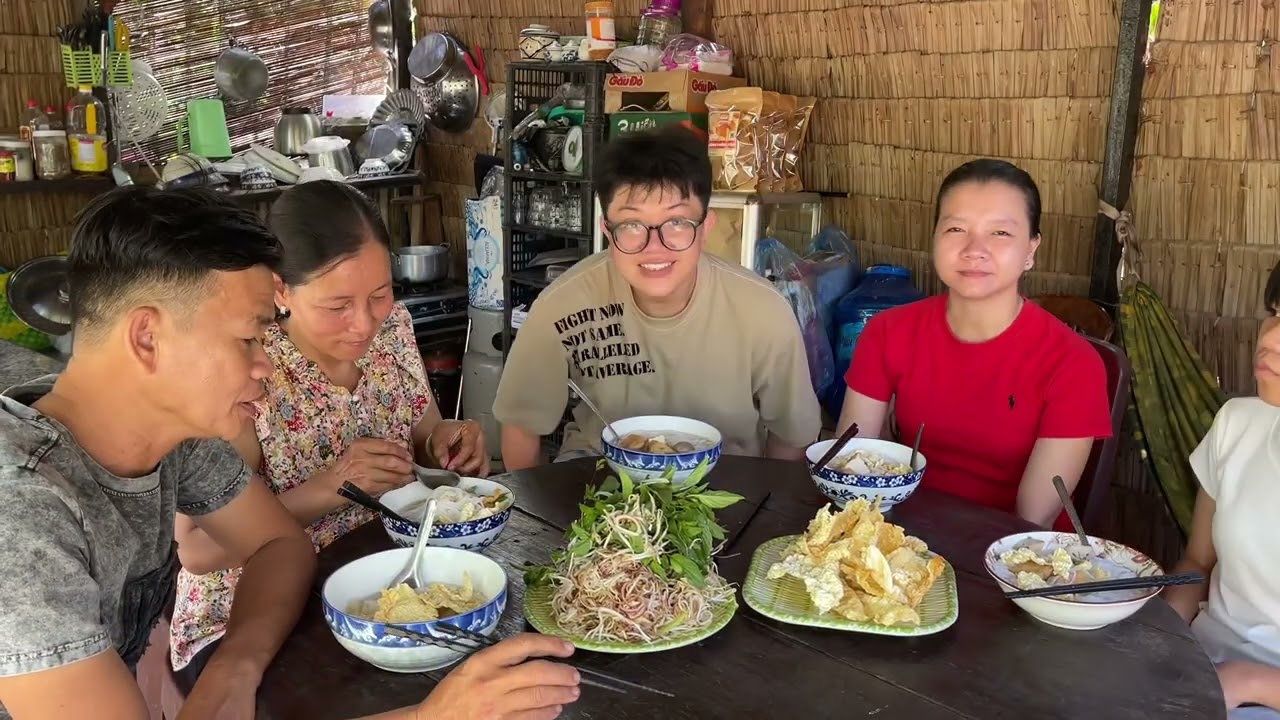 Mùng 1 Tết, Ngày Đầu  Năm Mới Cả Nhà Dùng Bún Nước Lèo Chay 