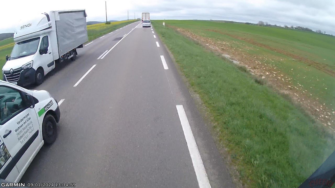 Dashcam France N°17 - Idiots, CloseCall, Funny moments..
