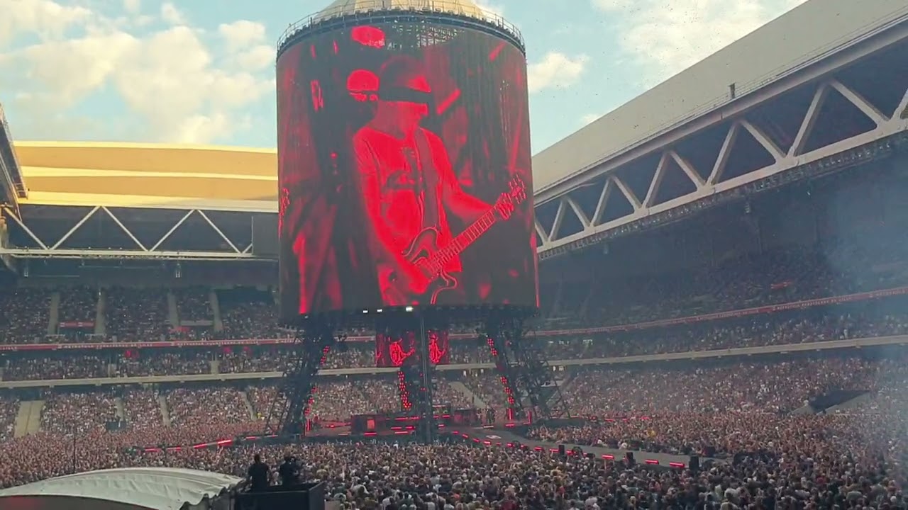 Indochine Marilyn + Miss Paramount Lille 1 Stade Pierre Mauroy Central Tour 2022