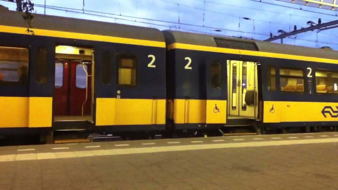 De Intercity trein ICRm te Venlo Station op 27 november 2012