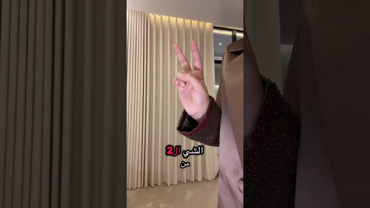 امرأة تقدم النصائح بناءً على تجربتها