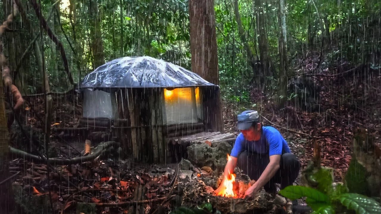 CAMPING HUJAN DERAS - MEMBANGUN SHELTER BERBENTUK JAMUR - ASMR