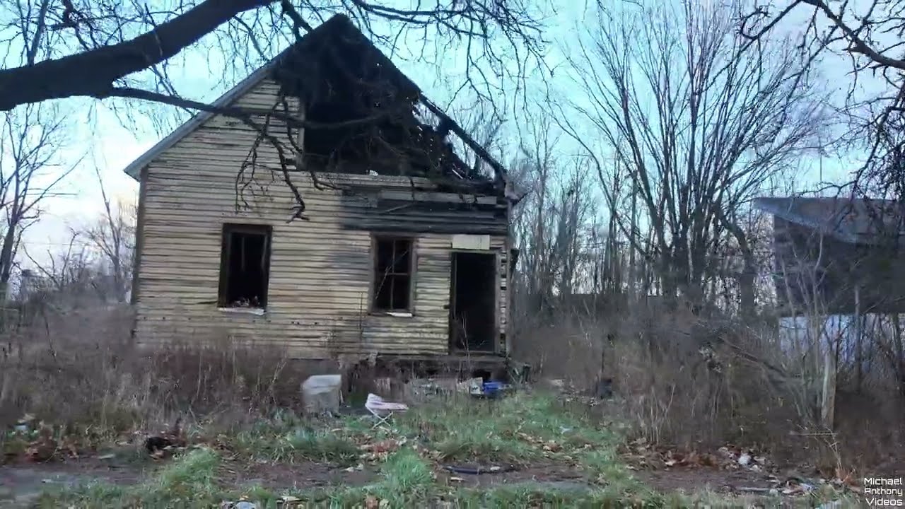 Outskirts Of The Downtown Detroit Facade | “I Can’t Sleep” – Chandler Park (Detroit Techno)