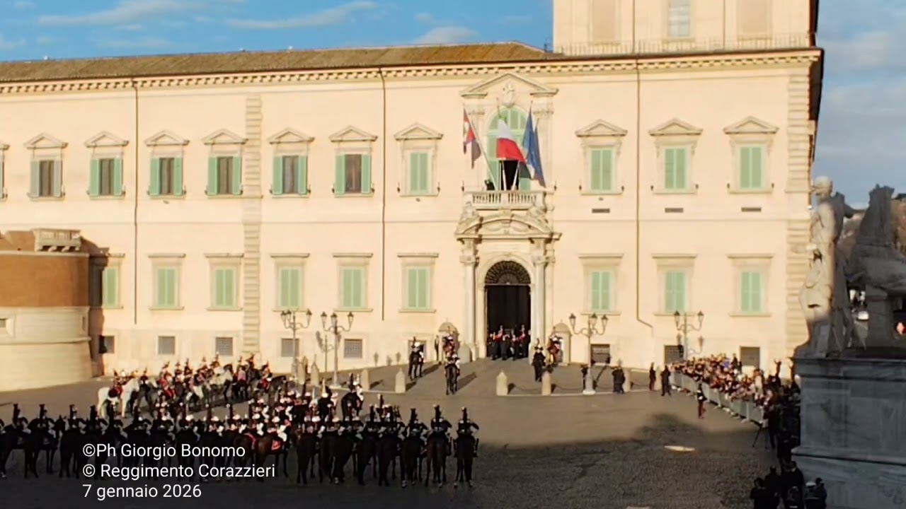 Onori agli Stendardi e il cambio della Guardia alle torrette del Palazzo 