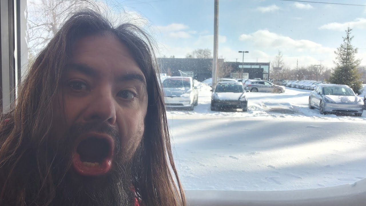 Full self diving tesla in the snow
