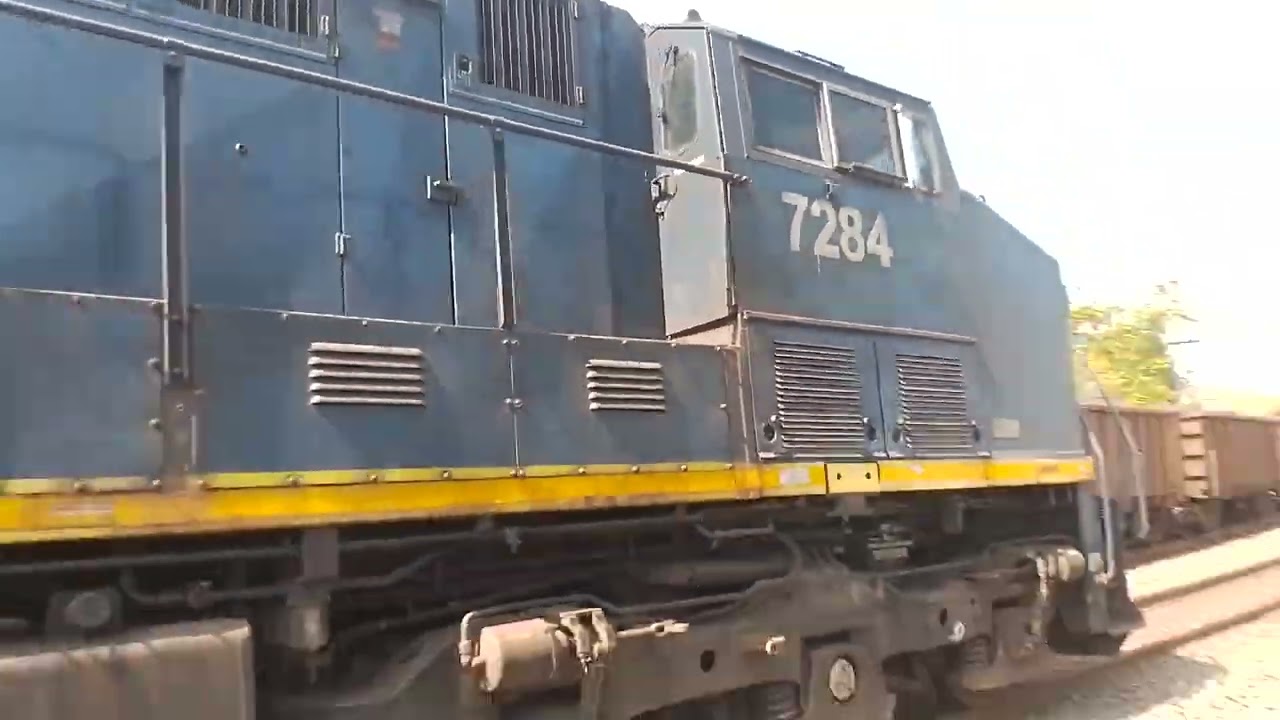 CRUZAMENTO DE DOIS TRENS AO MESMO TEMPO E COM SD70LC 7049 NO COMANDO DO CARREGADO 