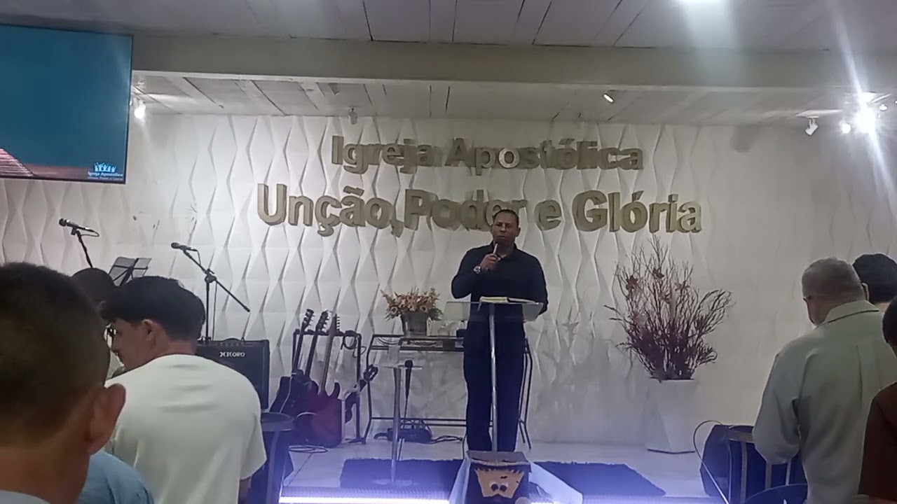Evangelista Thiago trazendo uma palavra introdutoria 