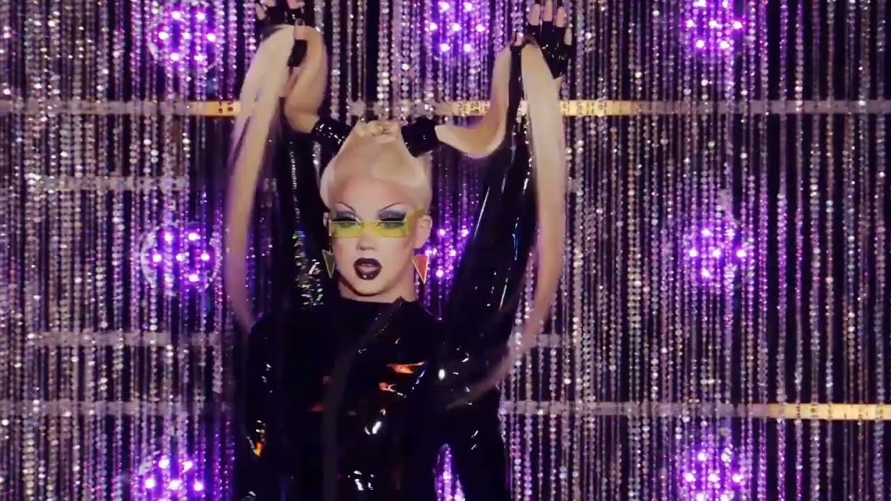 Willow Pill - Chaps on the Runway Runway (RPDR S14)