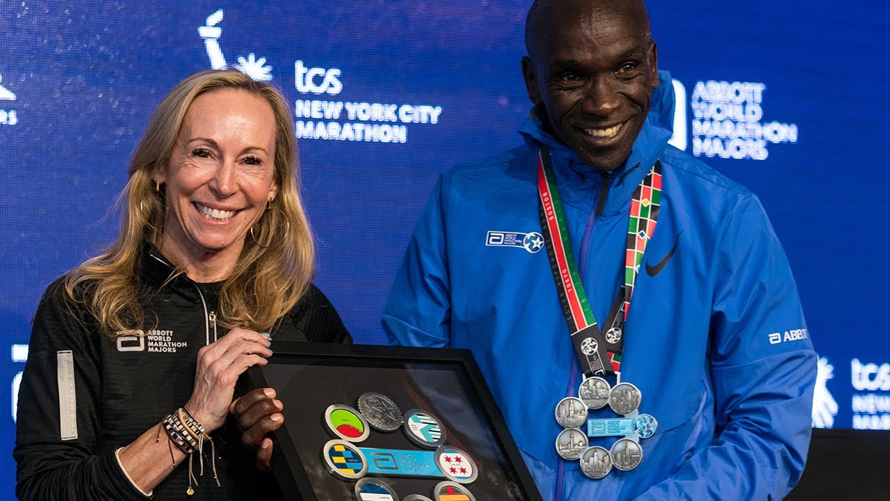 Eliud Kipchoge is presented with his Six Star Medal