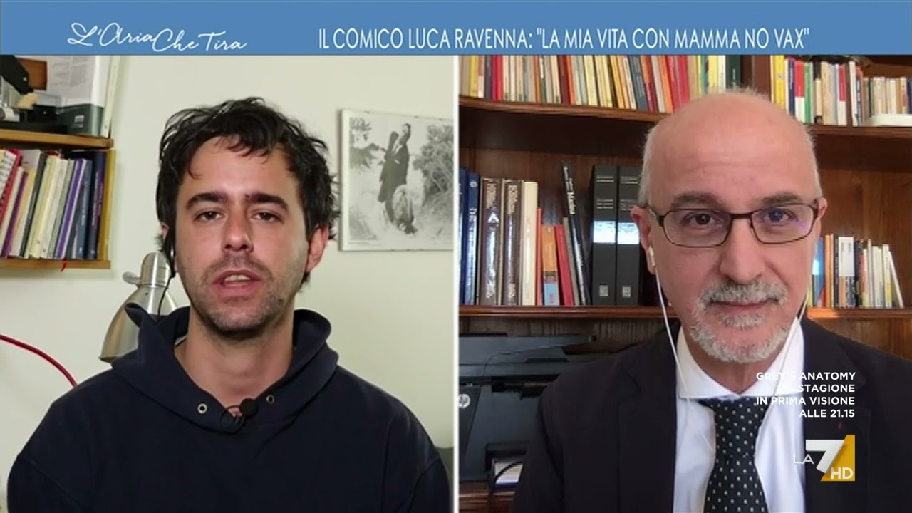 Il comico Luca Ravenna alle prese con la mamma No Vax: 