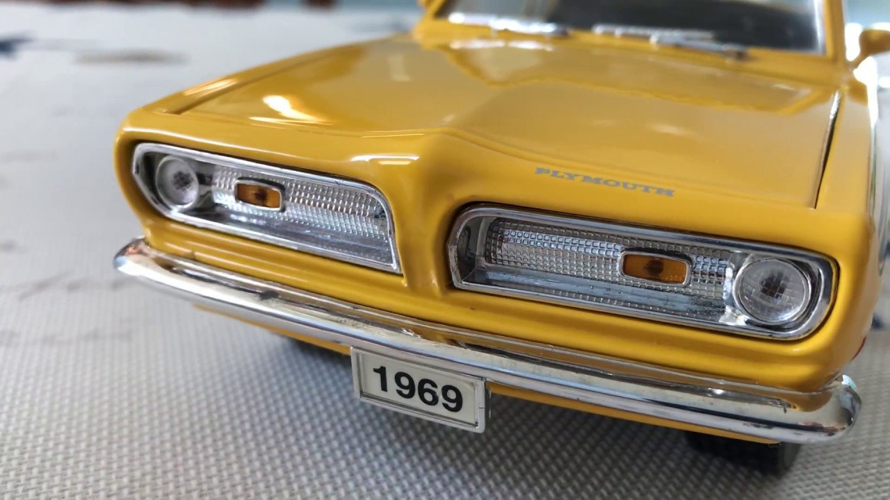 Обзор Plymouth Barracuda 1/18 от Yatming