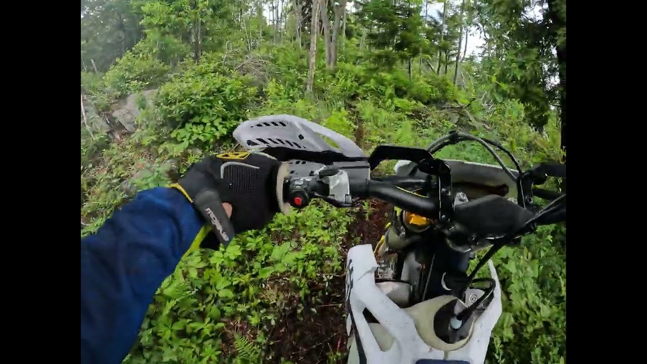 Husqvarna TE300i with Michelin Medium Enduro tires and Mousse | Awesome Traction@GnarlyChicken