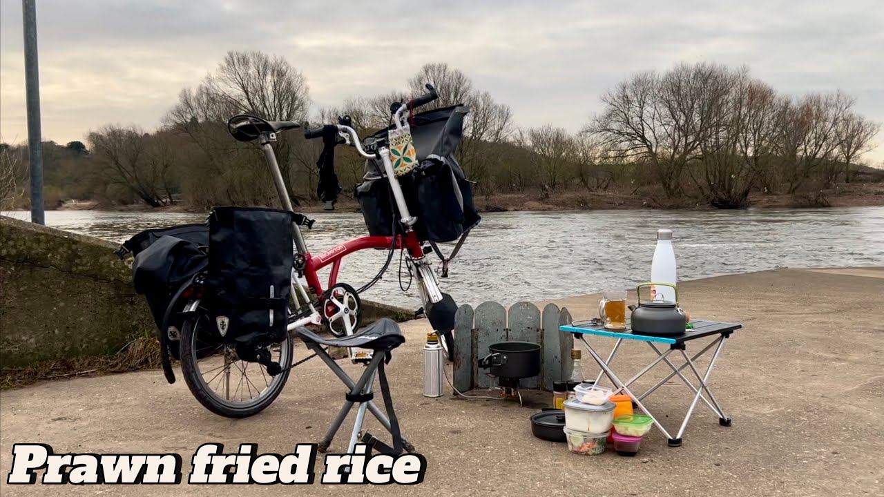 Brompton bike ride & cooking prawn fried rice outdoors