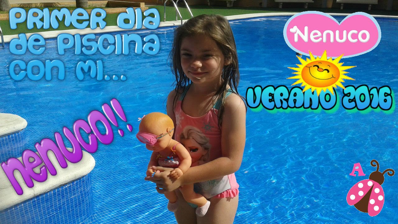 Con mi nenuco al aire libre, le enseño a nadar