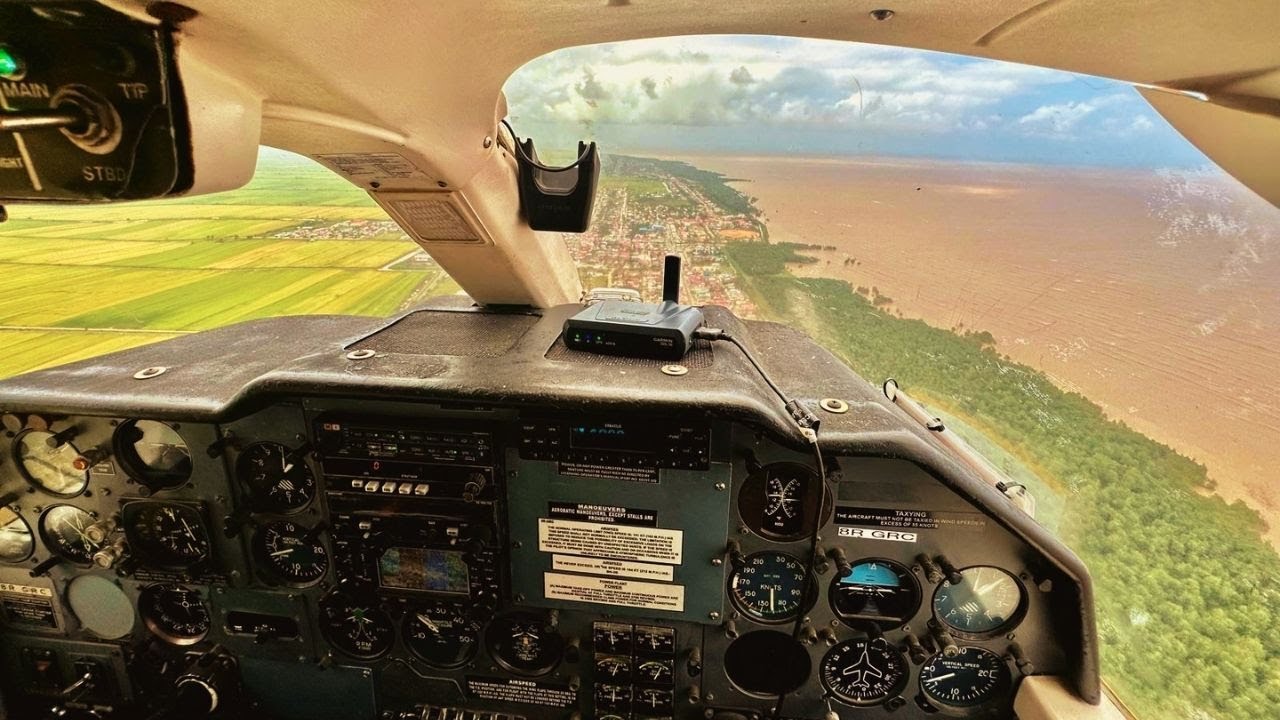 Flying Ogle Georgetown To Essequibo 🛩 Roraima Airways 🇬🇾 GUYANA 2023