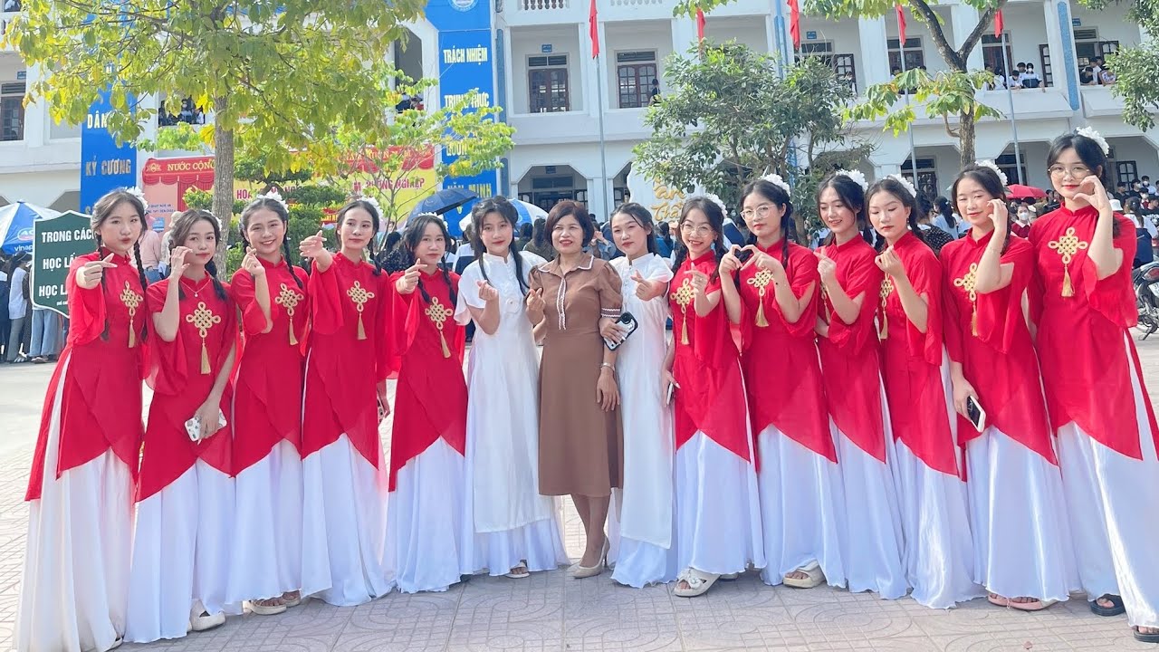 Múa mashup Một Vòng Việt Nam & Ngàn Ước Mơ Việt Nam || Chi đoàn 12A8 || Trường THPT Diễn Châu 4