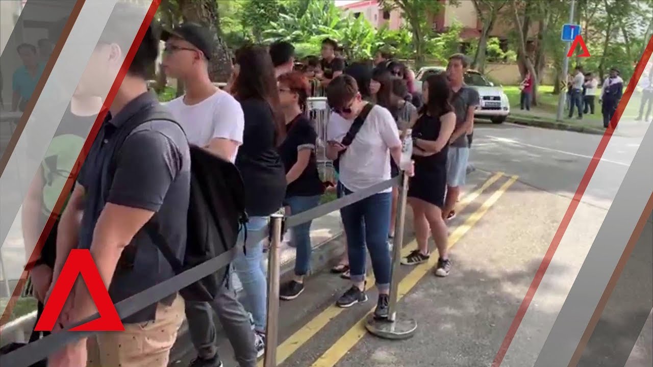 Members of public queue to pay final respects to Aloysius Pang