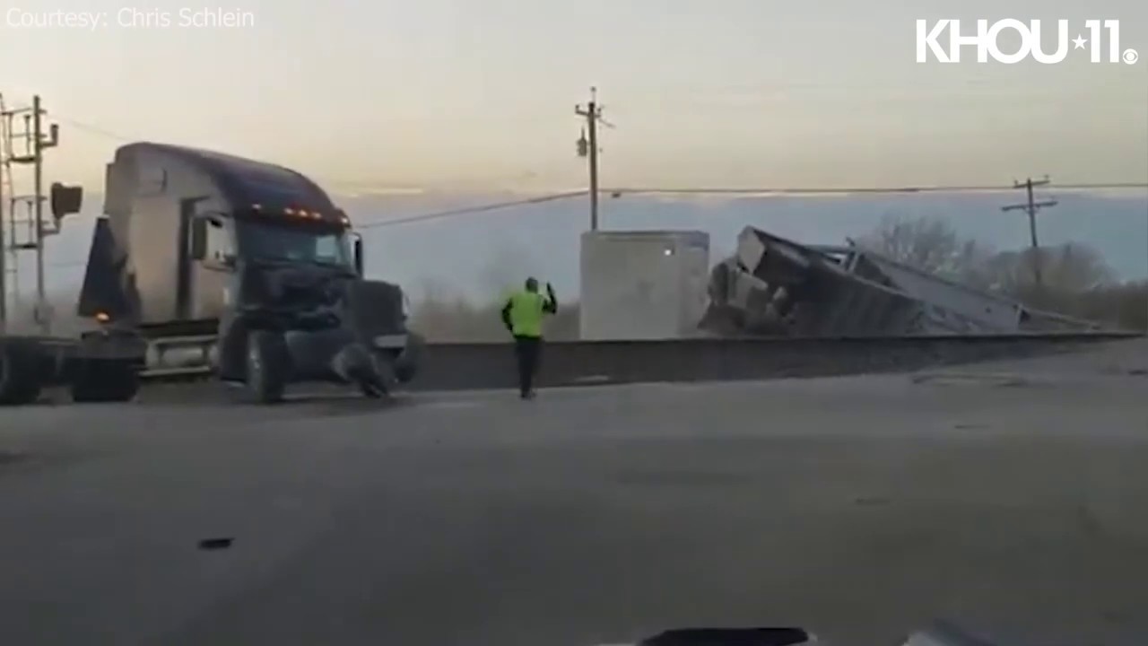 Train smashes into 18-wheeler in Cibolo