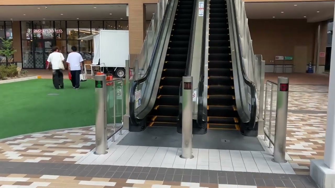 【フジテック】2X 新しい エスカレーター そよら鈴鹿白子 2X new escalator Soyora Suzuka Shiroko supermarket Mie Japan