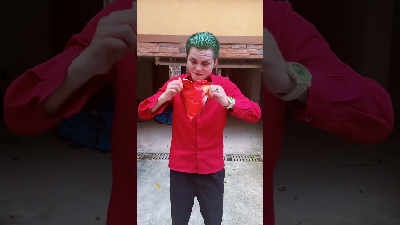 The clown and the angel are so stupid! Do you know how to get through? 