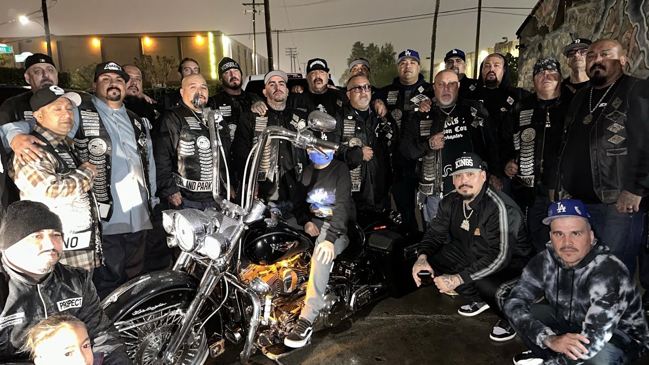 Highland Park MONGOLS Mc. дарят раннее Рождество 10-летнему Дэмиану, борющемуся с лейкемией