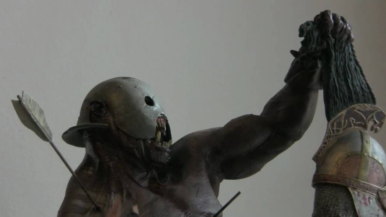Uruk Hai Berserker Premium Format Figure - SIDESHOW.