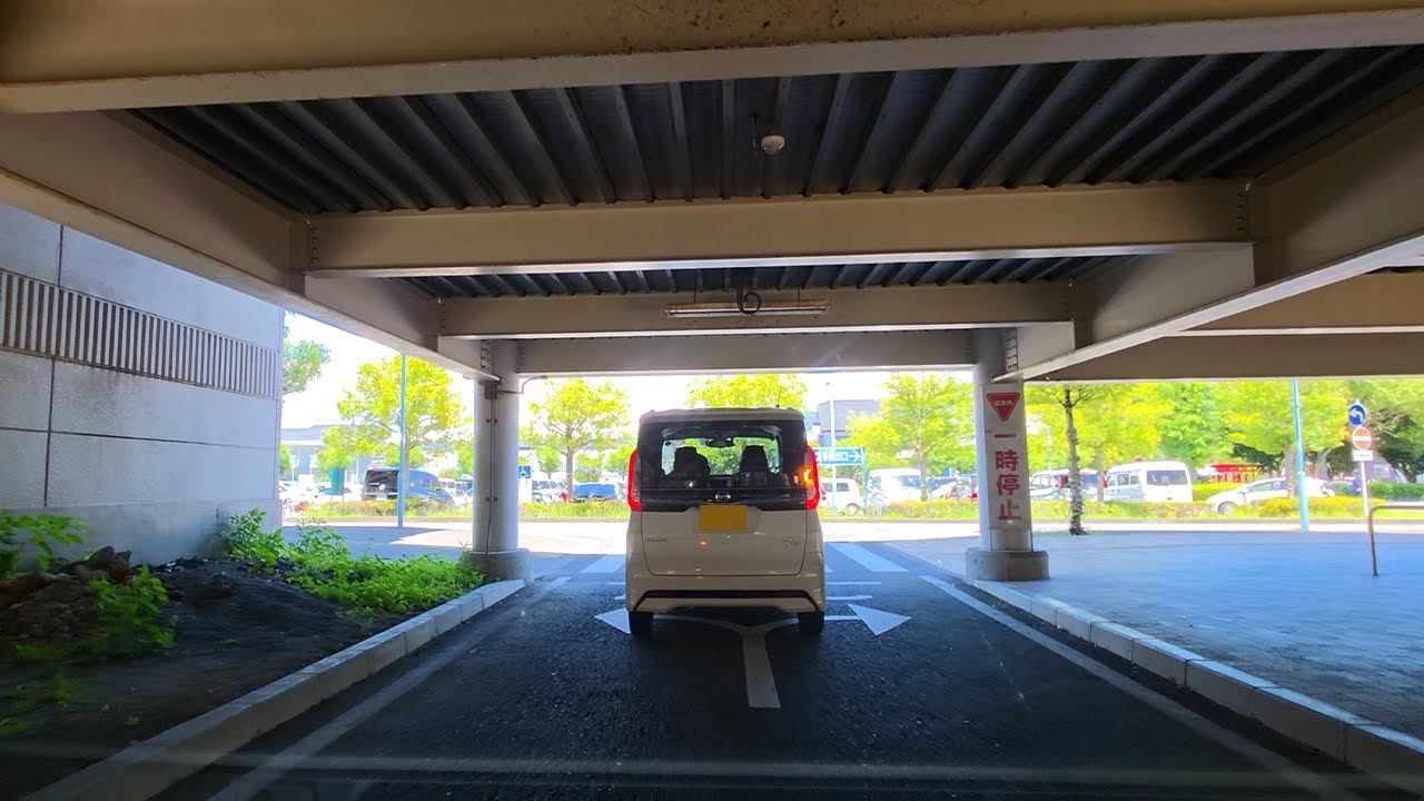 ダイナシティｰウエストｰ『立体』駐車場出口から｜小田原市 中里 ショッピングモール