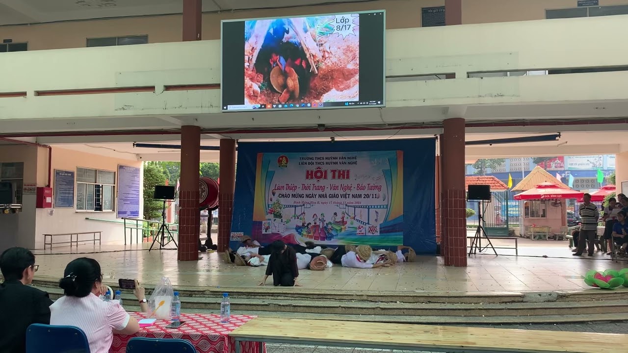 Giải Nhất: Hoạt cảnh “ Em yêu trường em”. Lớp 8/17 trường THCS Huỳnh Văn Nghệ. Hướng dẫn: Bùi Thu Hà