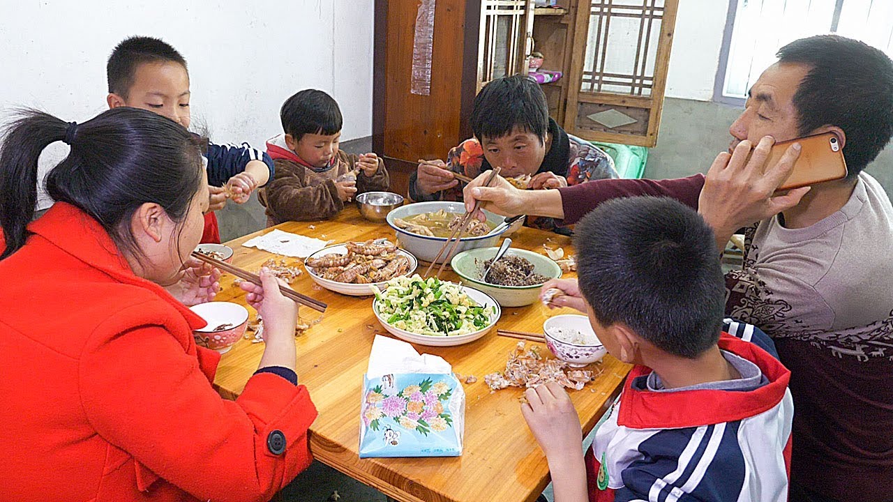 兒媳煮皮皮蝦，公公說了啥，吃這個不划算 | Shrimps with pepper and salt. What did my father-in-law say? It's not worth it