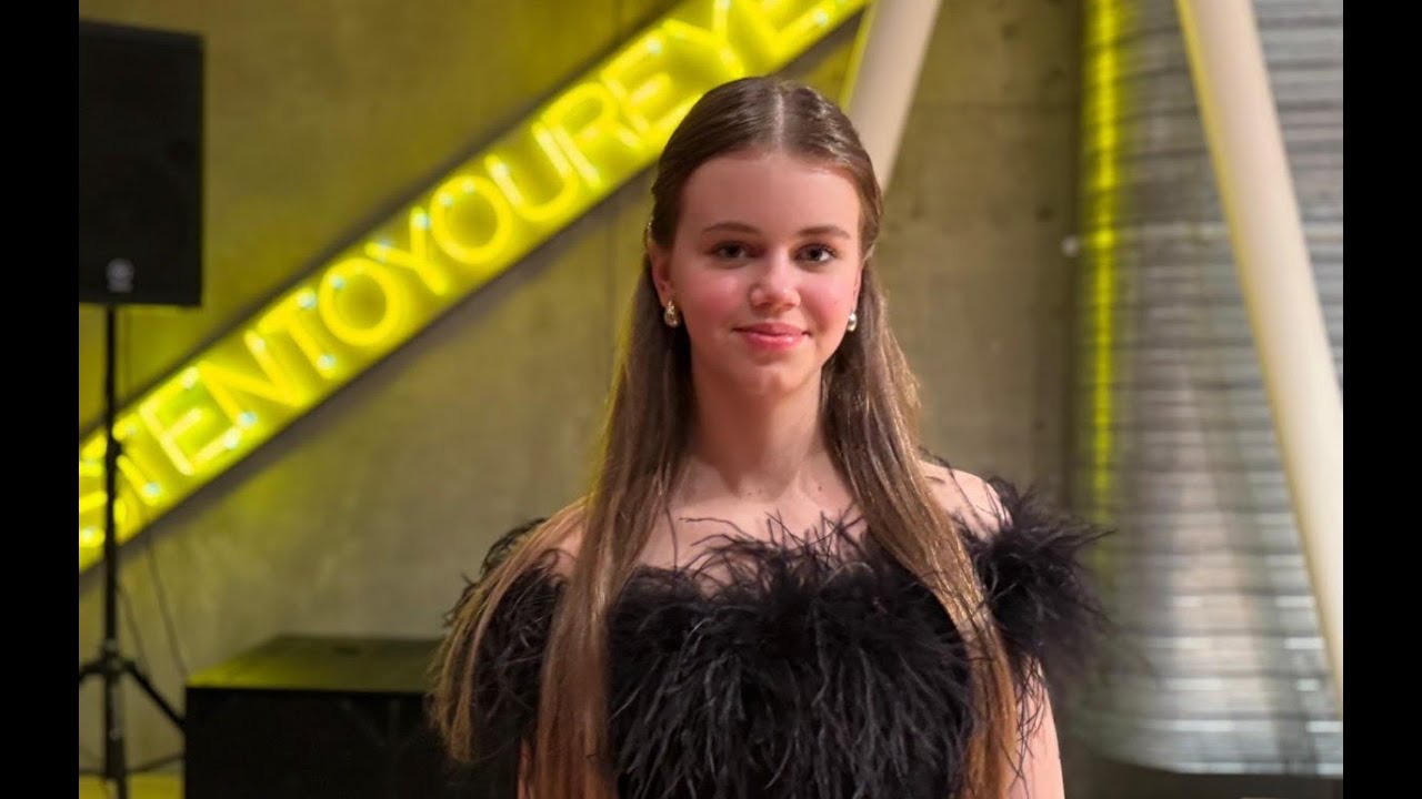 Zarina Zaradna (14) performs Louis Spohr’s 