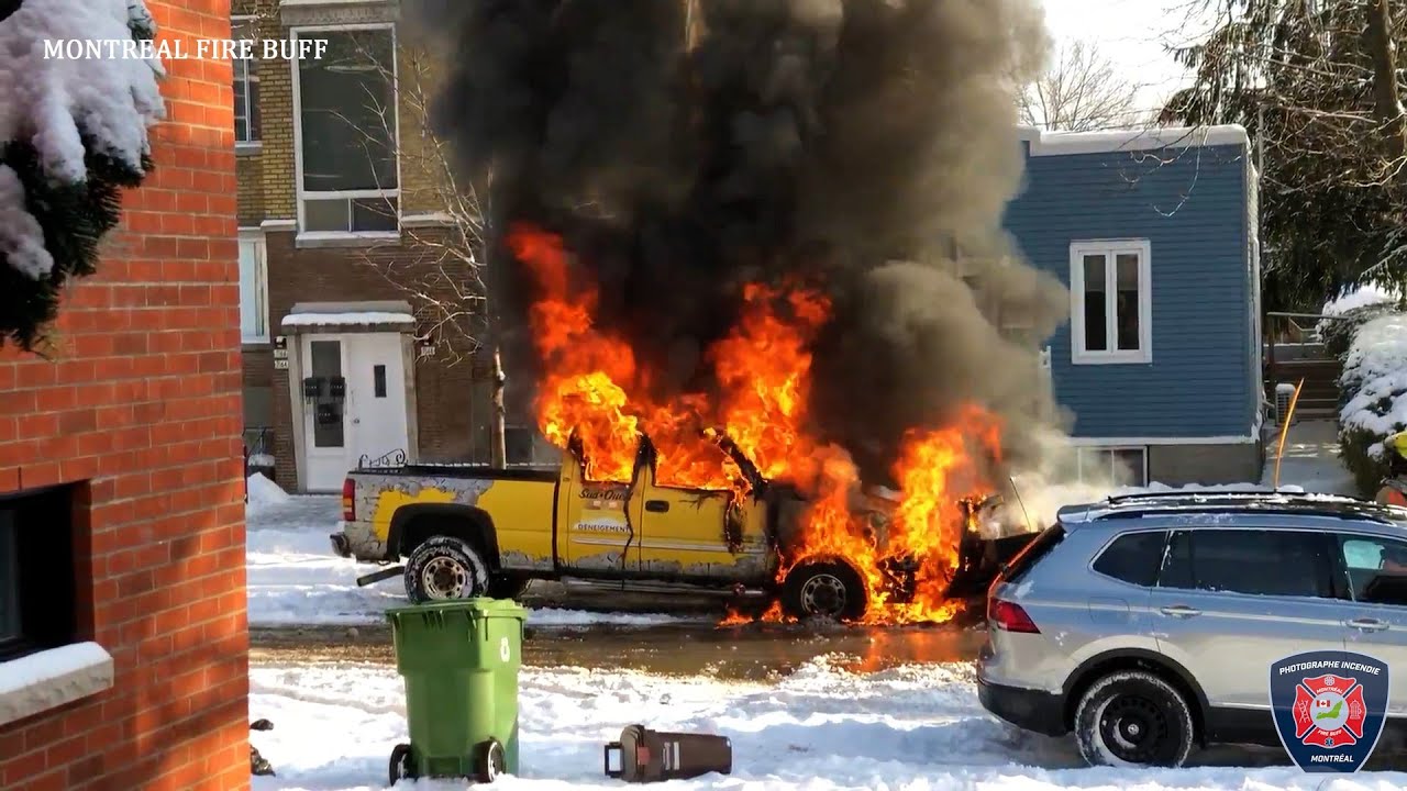 Montreal | Fully Involved Snow Plow Truck Fire / Feu d'un Pick-Up de Déneigement