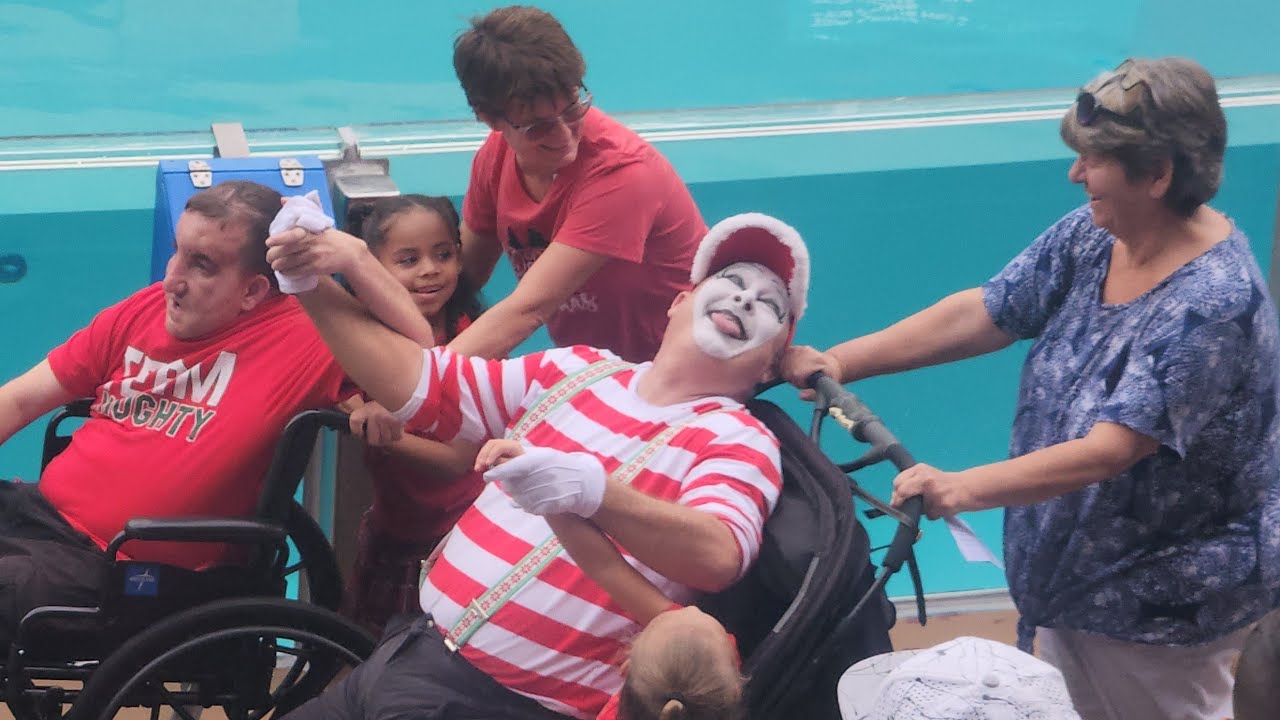 Tom The Seaworld Mime Strikes again!