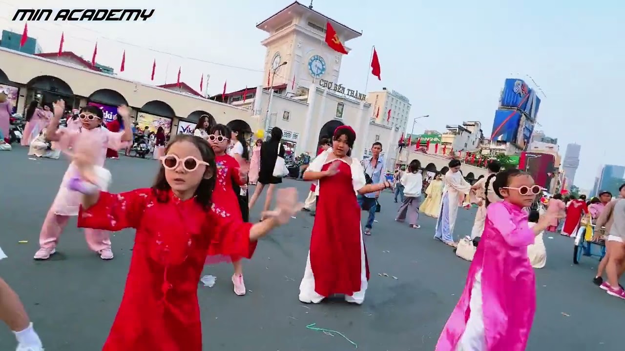 Tết Đón Xuân Về - Dance by Sunny