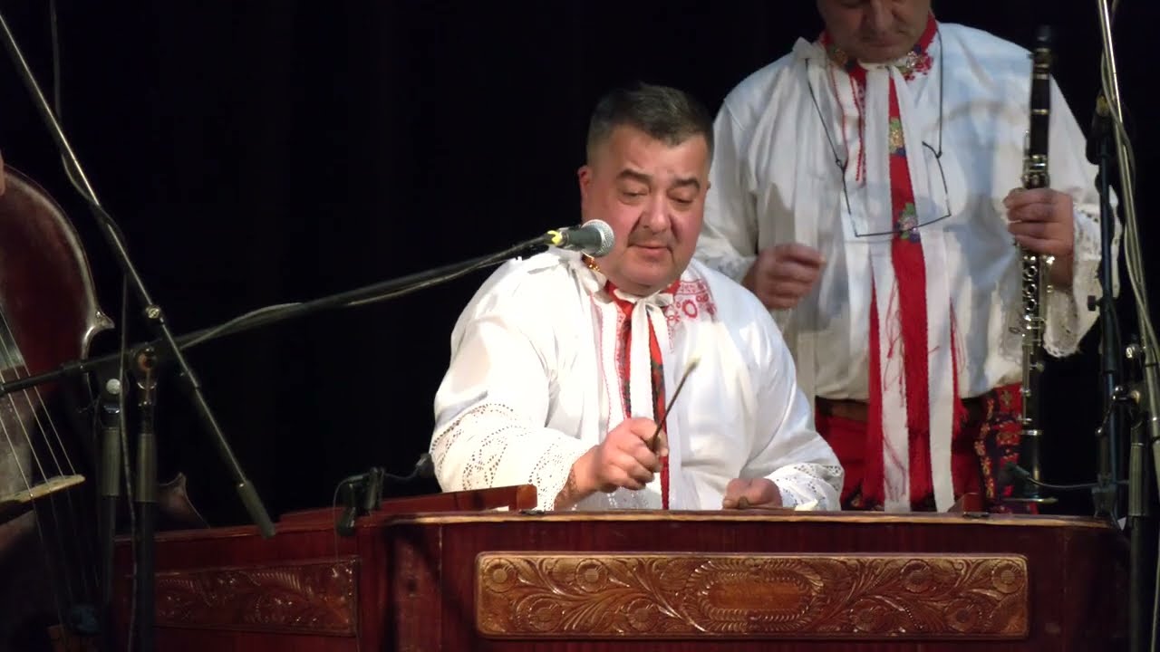 STARÁ BŘECLAV-XXXVIII.HUDECKÉ DNY 2023-sobota 25. listopadu (Cimbálová muzika Zádruha z Podluží 2.)