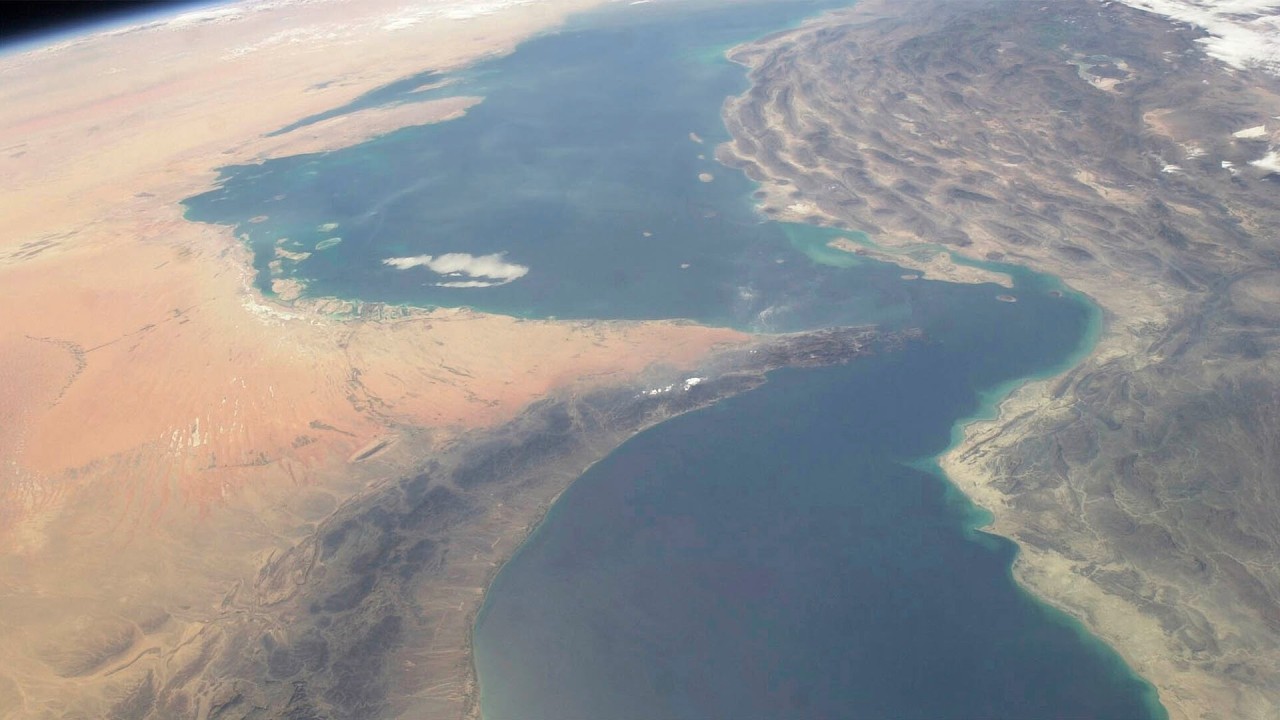 Hormuz Oil Shock Spreads West as Strait Remains Closed