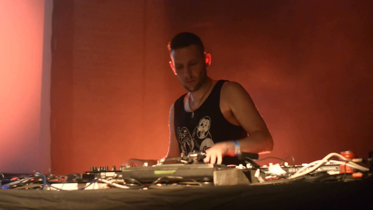 DJ Fingathing: Scratch vs Bass @Soundcrash: Videocrash - Village Underground
