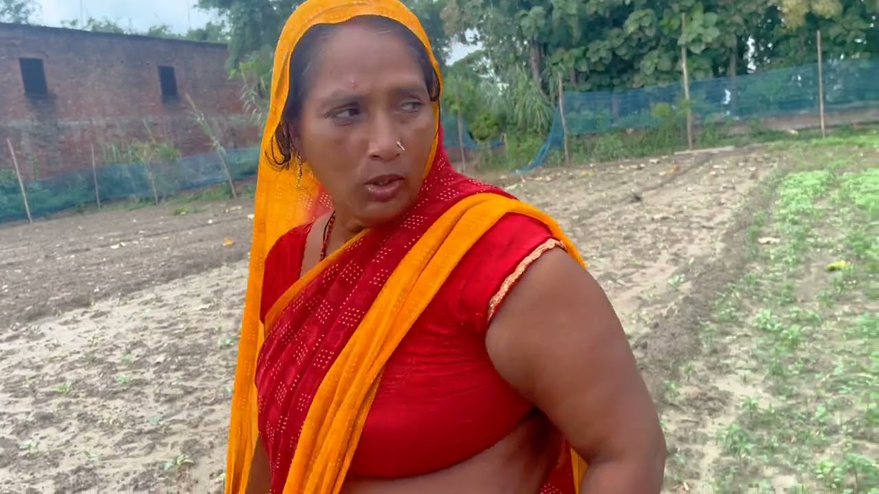 Dosto barish ho gya hai khet dekhne aaye hai || maneeka comedy vloge 