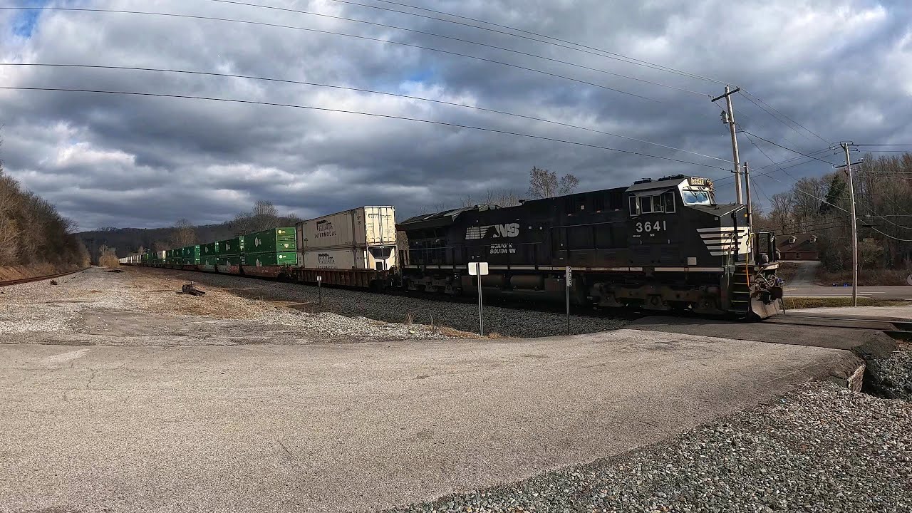 Southbound Norfolk Southern intermodal 29A in Harriman Tennessee 