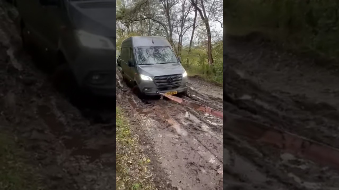 Mooi werk in de Drentse modder💪 30 november kun je weer mee! 👉 rentcruiser.nl   #4x4 #offroad