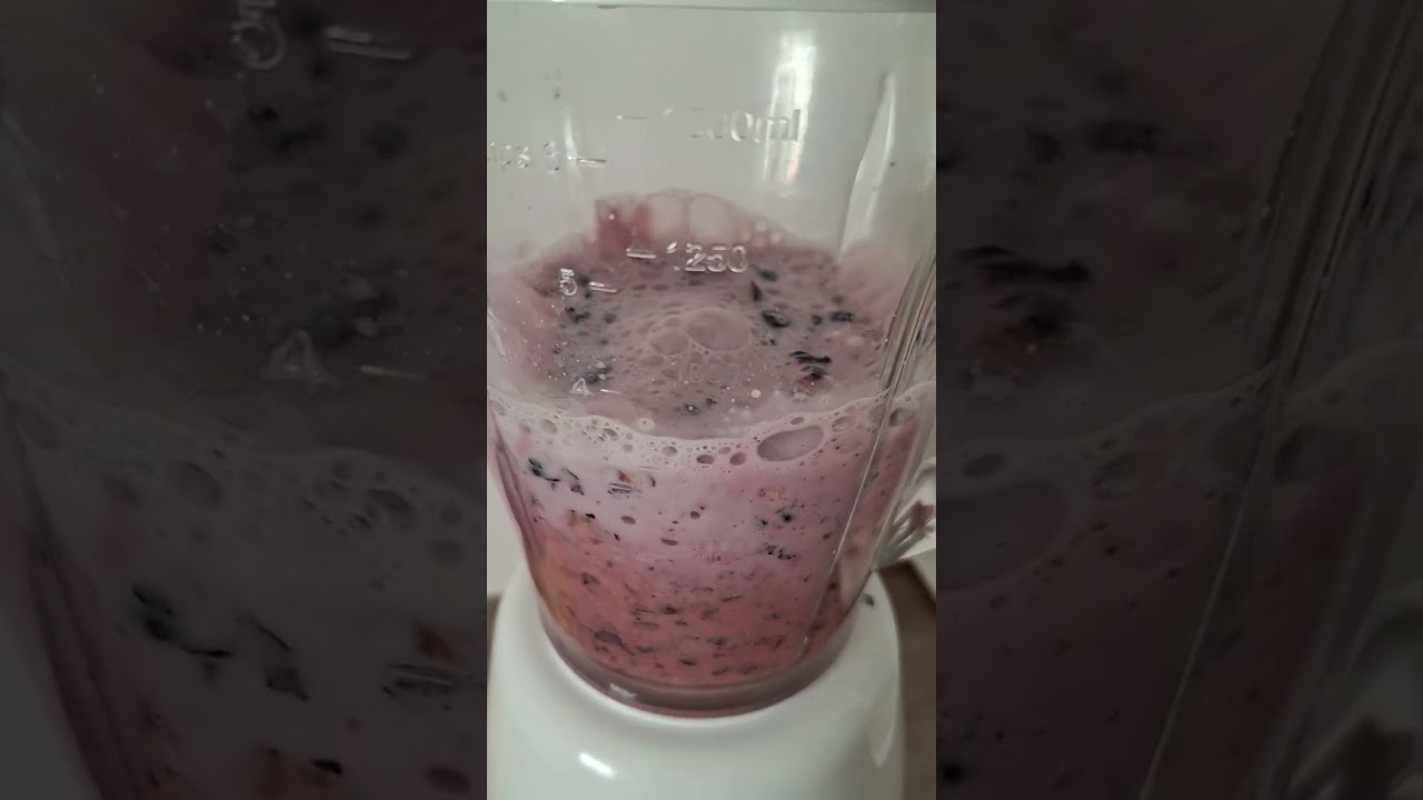 Черничный смузи с изюминкой #смузи #здоровье