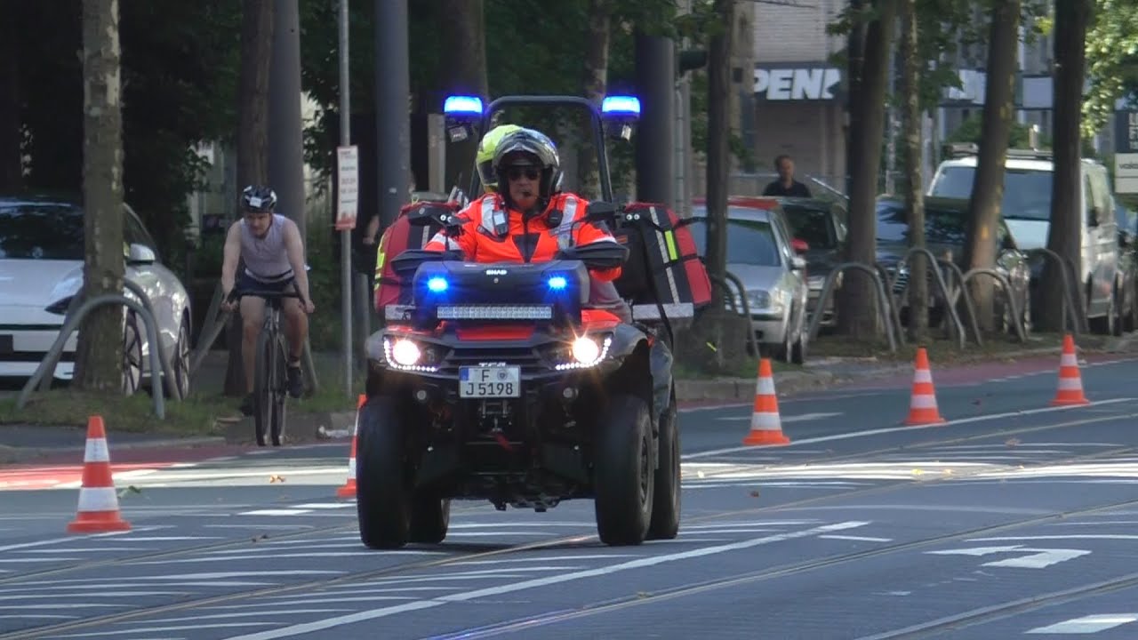Viele einsatzfahrten von Rettungsdienst, Polizei und Feuerwehr nach einsatzen in Frankfurt Am Main