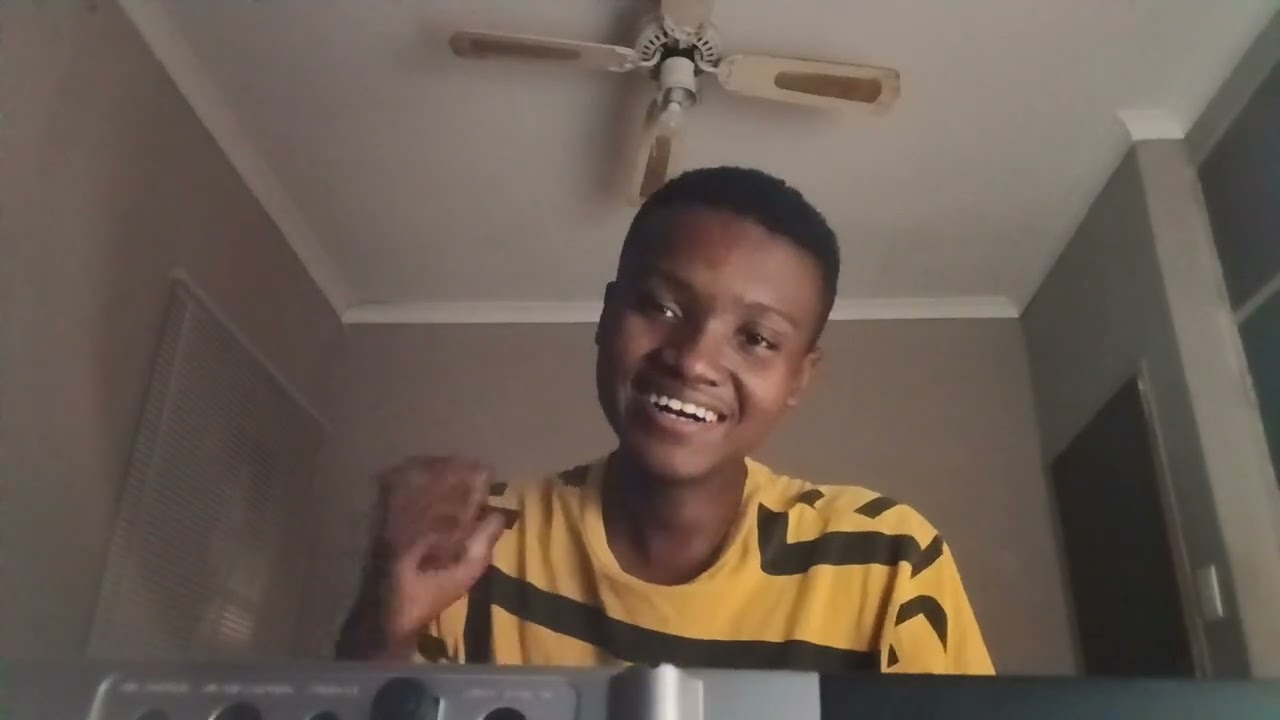 Watch me feel that the keyboard/piano 